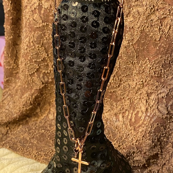 NWT ✝️ BEAUTIFUL ROSE GOLD CROSS WITH KEY CHARM SAINT NECKLACE ALL AGES - Picture 12 of 12